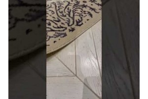 Відео відгук про масивну дошку під масло-воском - килим залишив жовту пляму